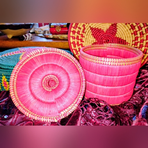 Vintage Bohemian Hand Woven Bright Ener Set Three Basket & Bowls Lids Mint - Picture 2 of 15